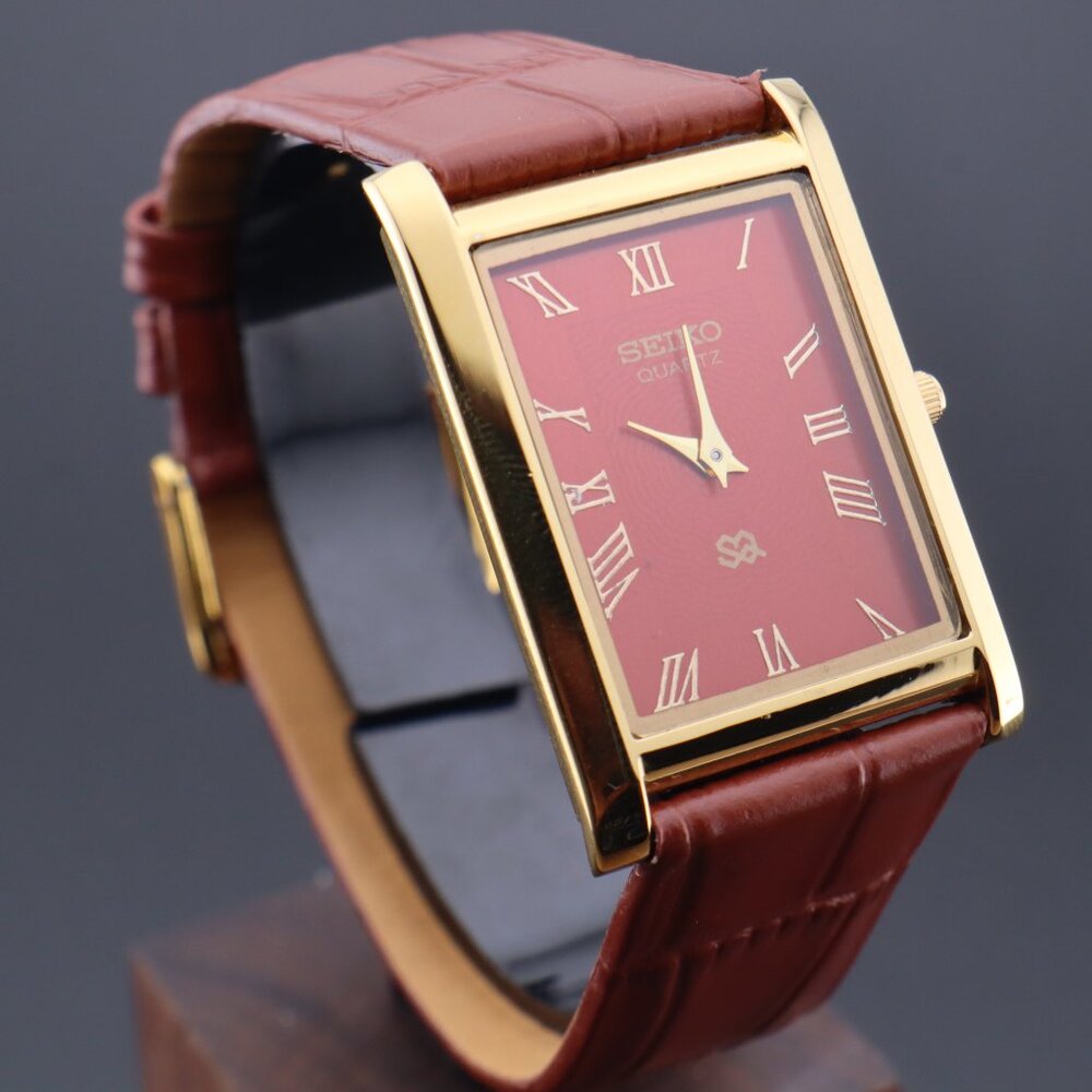 Vintage Seiko Slim Quartz Gentlemen's Wrist Watch  - FREE SHIPPING